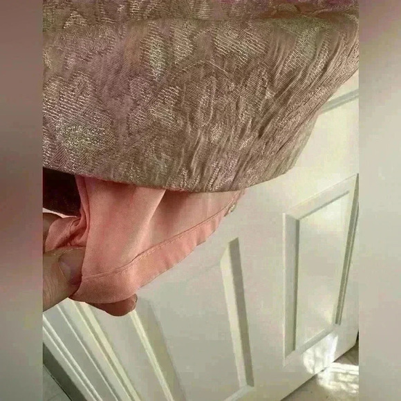 Maggy London Blush Pink Floral Embroidered Knee Length Sheath Dress W/Broach - Picture 6 of 9